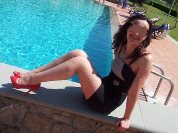 avrei voluto farmi un b bagno in piscina.... con te?