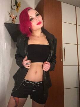 Public Photo of Suicide-Girl